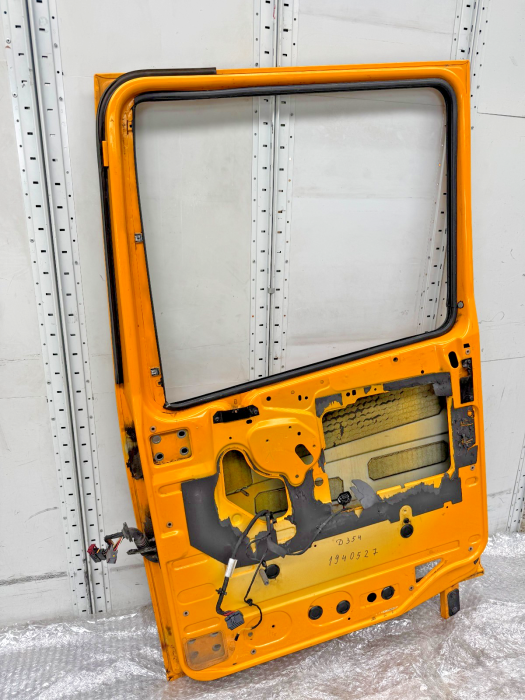 DAF XF/CF Euro 6 RH Cab Door Shell 1940527 1950971 1836600 Right Yellow Used view 5