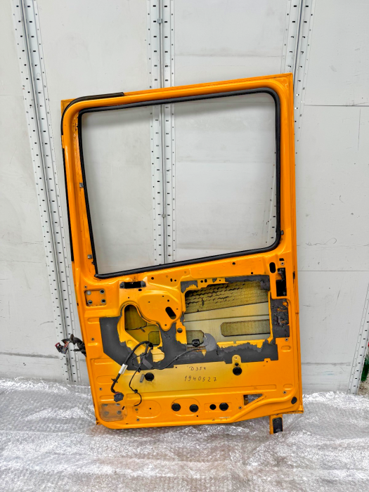 DAF XF/CF Euro 6 RH Cab Door Shell 1940527 1950971 1836600 Right Yellow Used view 7