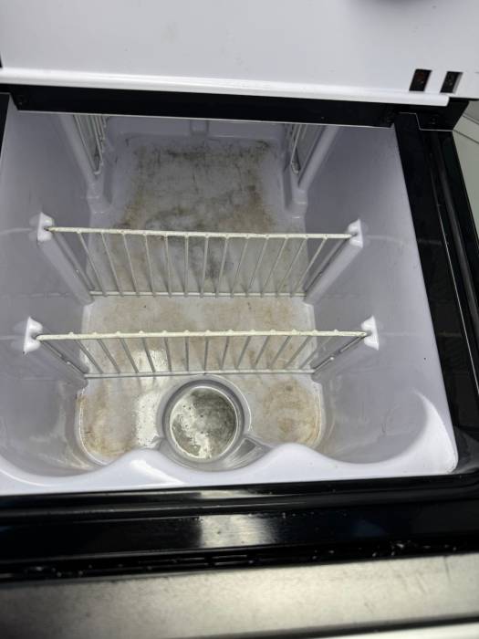 DAF XF106 Cabin Fridge 40L 24V 2019771 1845851 1929331 Under Bunk Drawer Used view 6