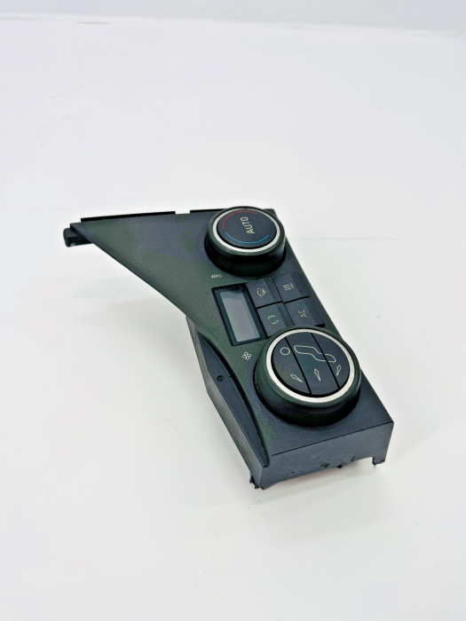 Volvo FH4 Cabin A/C Heater Control Panel 22131020 14111006 1412141 RH Used view 4
