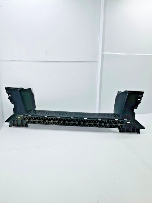 MAN TGX/TGS Front Centre Bumper Step 81416146009 81416144000 81416140080 Euro 6 view 5