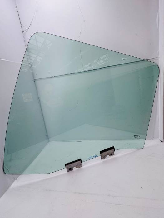 MAN TGX Door Glass Left Side Window 81626450041 81626450035 81626456043 LH view 2