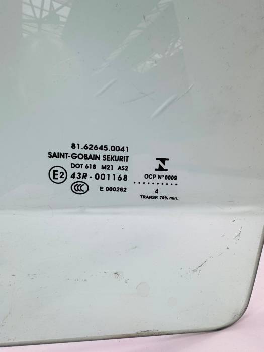 MAN TGX Door Glass Left Side Window 81626450041 81626450035 81626456043 LH view 3