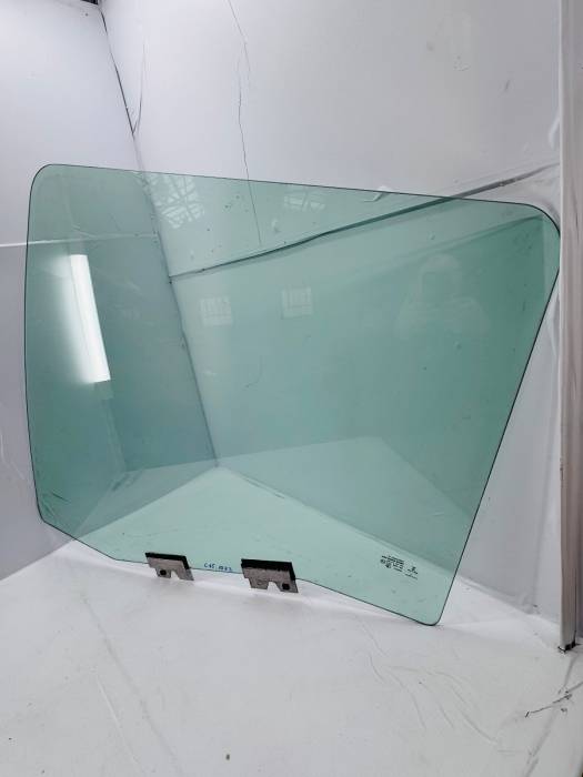 MAN TGX Door Glass Left Side Window 81626450041 81626450035 81626456043 LH view 5