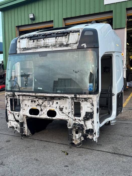 Volvo FH4 Globetrotter XL Bare Cab Shell 21991581 Euro 6 Used view 2