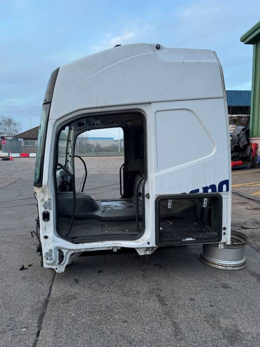 Volvo FH4 Globetrotter XL Bare Cab Shell 21991581 Euro 6 Used view 4
