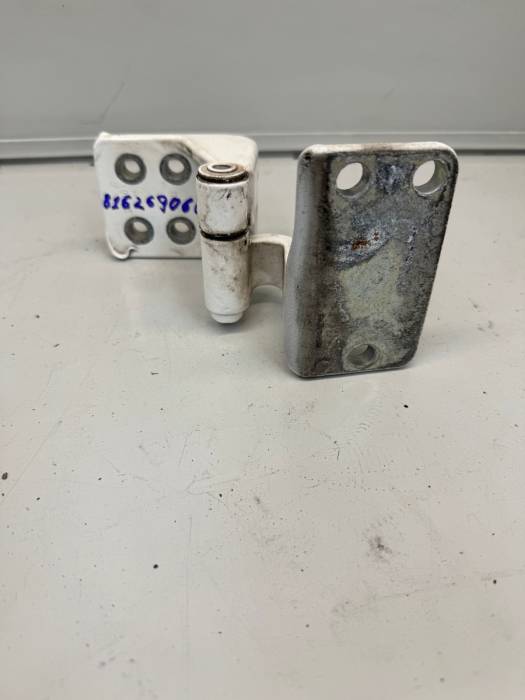 MAN TGA TGL TGM TGS TGX Lower Front Door Hinge LH 81.62690-6063 Used Cab Doors & Hardware Cab Doors & Hardware