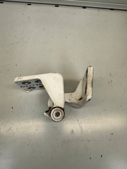 MAN TGA TGL TGM TGS TGX Lower Front Door Hinge LH 81.62690-6063 Used view 3