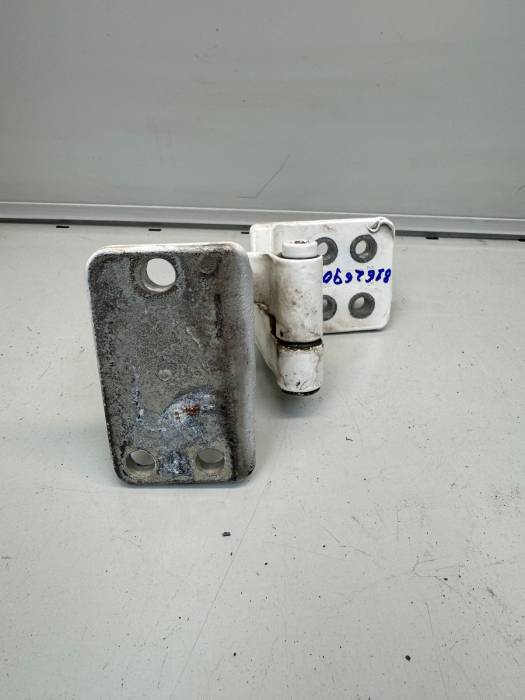 MAN TGA TGL TGM TGS TGX Lower Front Door Hinge LH 81.62690-6063 Used view 4