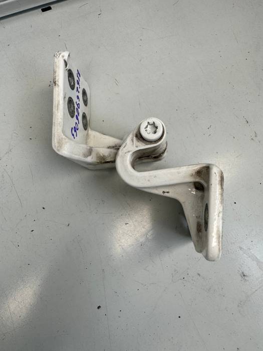MAN TGA TGL TGM TGS TGX Lower Front Door Hinge LH 81.62690-6063 Used view 5