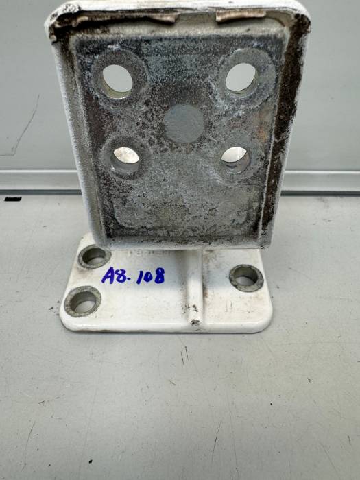 MAN TGA TGL TGM TGS TGX Lower Front Door Hinge LH 81.62690-6063 Used view 6