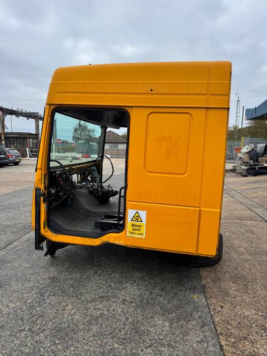 DAF CF Euro 6 Sleeper Cab Shell 1898714 KTU230 2032747 1792261 Yellow – Used view 3
