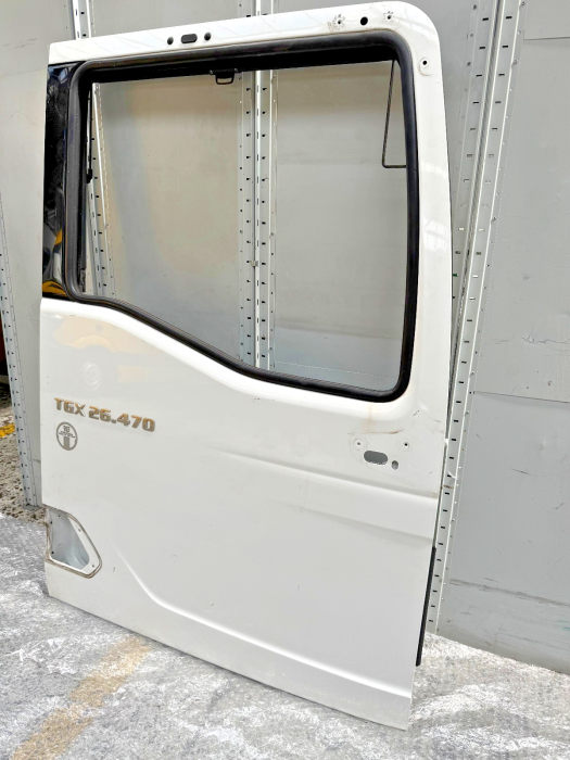 MAN TGX TG3 Right Front Door Shell RH 81626302408 81.62630-2408 Used White view 4