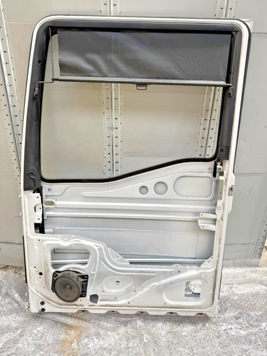 MAN TGX TG3 Right Front Door Shell RH 81626302408 81.62630-2408 Used White view 5