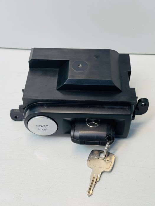 Mercedes Actros MP4 Start/Stop Ignition Switch With Key A0004465608 3401.0203-01 view 3