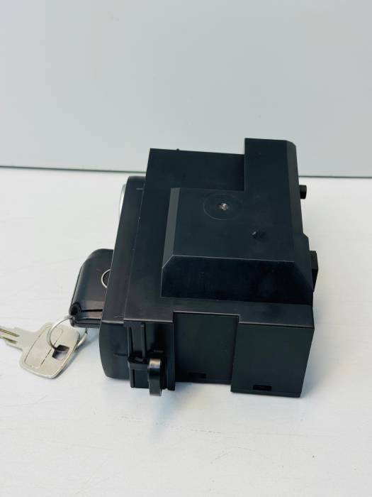 Mercedes Actros MP4 Start/Stop Ignition Switch With Key A0004465608 3401.0203-01 view 5