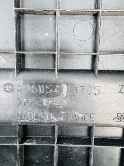Mercedes Actros MP4/MP5 Battery Box Cover A9605410705 A9304290090 Used view 3