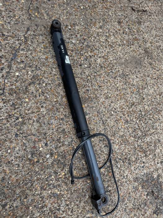 DAF XF106 Cab Tilt Cylinder 1896448 1882550 2117326 4054224020234 Euro 6 Used view 3