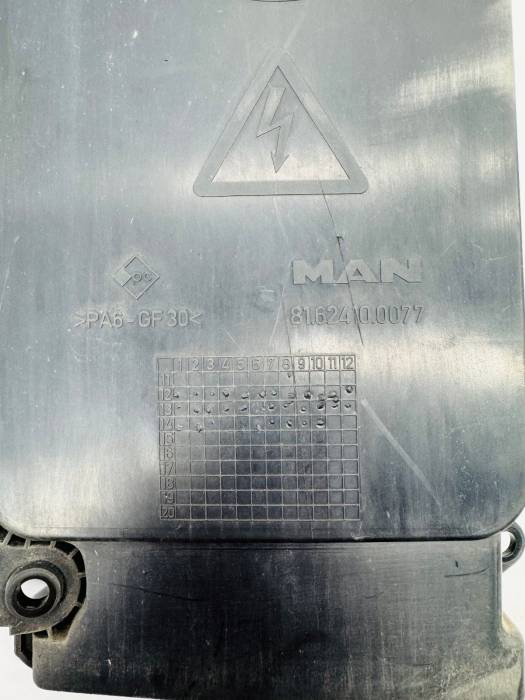 MAN TGX/TGS Fuse Box Cover 81.62410-0077 81624100077 81624100076 LH Euro 5/6 view 4