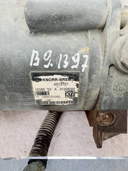 Knorr-Bremse Clutch Actuator K013727 0501215260 0501219051 0501212474 Used view 5