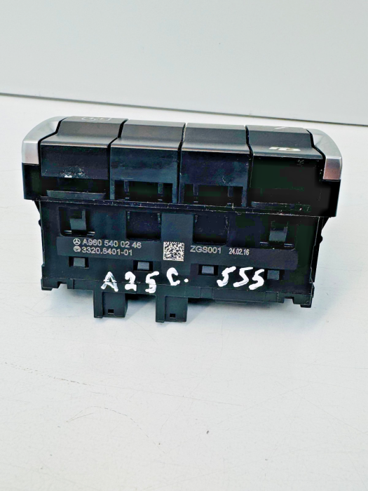 Mercedes Actros MP4 Switch Panel A9605400246 A0125452807 Cabin Switch Module view 3