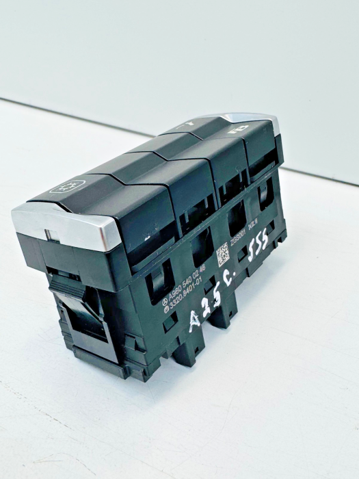 Mercedes Actros MP4 Switch Panel A9605400246 A0125452807 Cabin Switch Module view 5