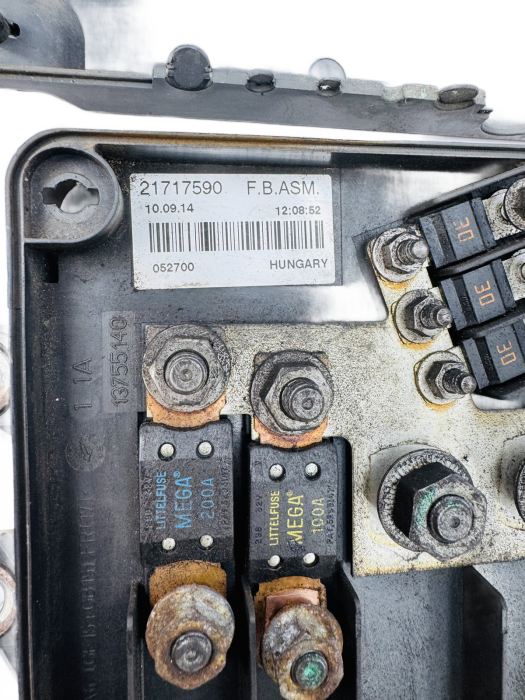 Volvo FH/FM/FMX Power Distribution Fuse Box 21717590 21717581 OEM Used view 2