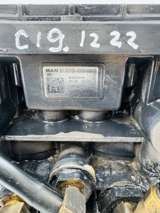 MAN TGX TGS EBS Rear Modulator Valve 81521066068 K050209 81521069068 Euro 6 Used view 3