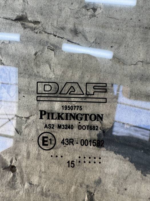 DAF XF106 Left Door Window Glass 1950775 2208041 1922915 Pilkington Euro 6 Used view 3