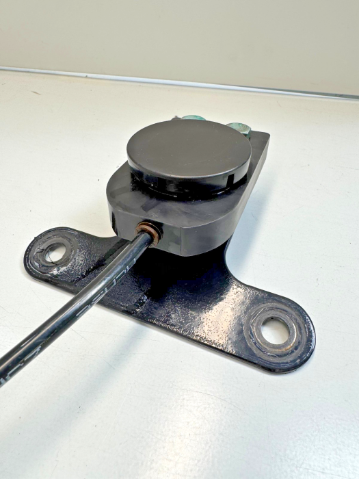 MAN TGA/TGS/TGX Axle Breather Valve 81353060035 81.35306-0035 Used view 7