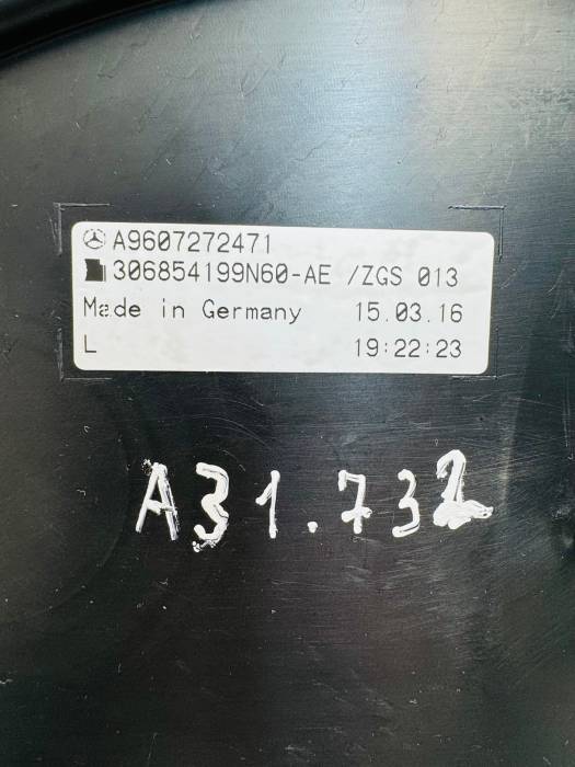 Mercedes Actros MP4/MP5 Left Door Trim Panel A9607272471 A9607275178 Beige/Black view 8