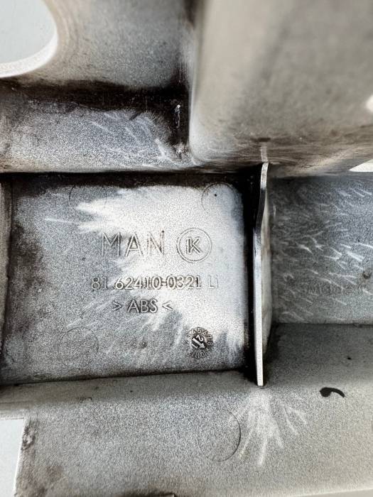MAN TGX/TGS ABS Cabin Wind Deflector Cover 81624100321 81.62410‑0321 – OEM Used view 4