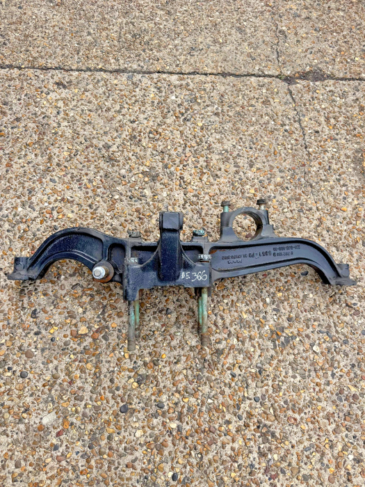 MAN TGA/TGS/TGX Air Spring Bracket 81436303192 81.43630-3192 RH Drive Axle Used view 3