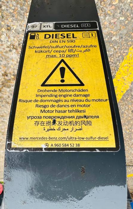 Mercedes Actros MP4 Fuel Tank Support Bracket Set A9604752303 A9605845238 Euro 6 view 6