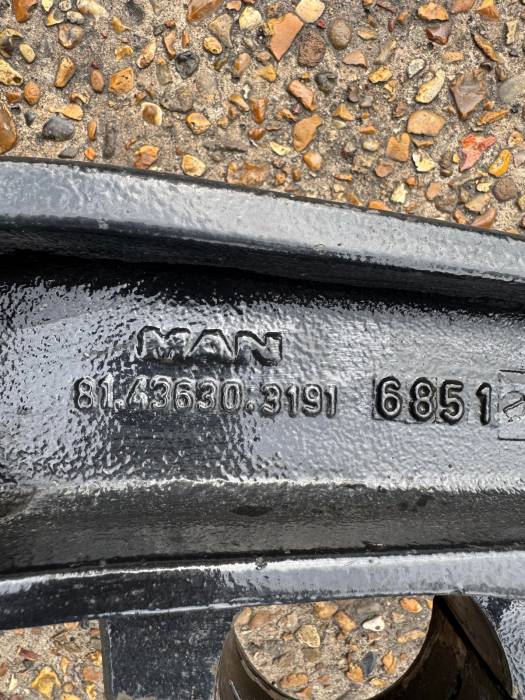 MAN TGA/TGS/TGX Air Spring Bracket 81436303191 81.43630-3191 LH Drive Axle Used view 2