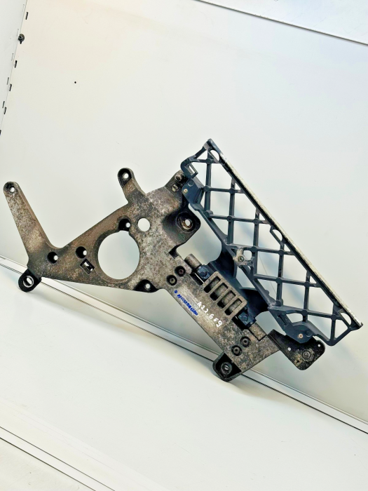 Mercedes Actros MP4 Lower Step Bracket Right A9608850845 A9608801265 Euro 6 Used view 3