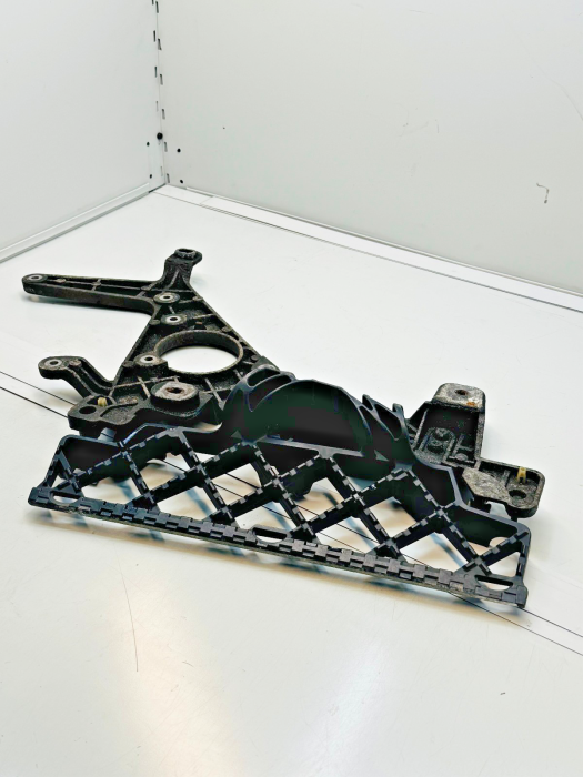 Mercedes Actros MP4 Lower Step Bracket Right A9608850845 A9608801265 Euro 6 Used view 4