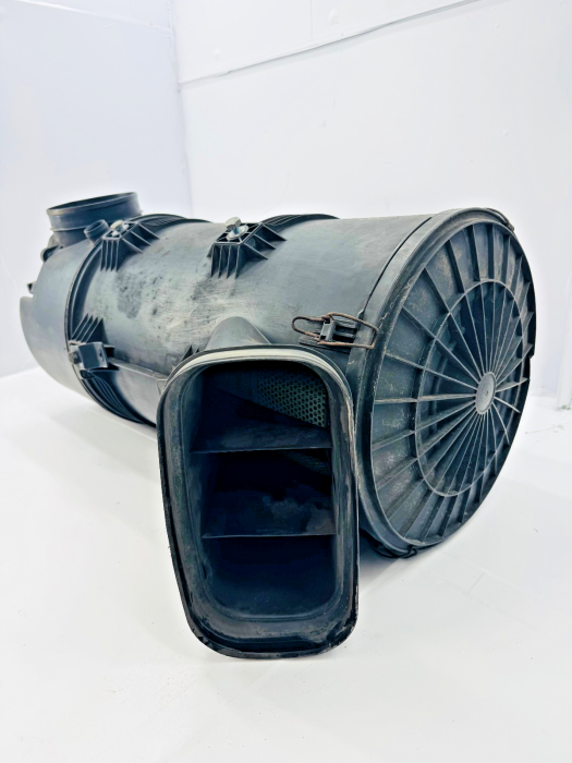 MAN TGX/TGS  Air Filter Housing 81084006078 81084006070 81084050021 Euro 6 Used view 8