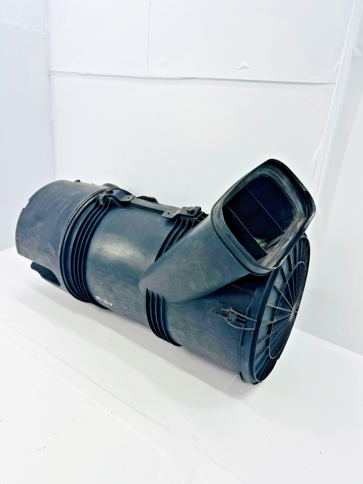 MAN TGX/TGS  Air Filter Housing 81084006078 81084006070 81084050021 Euro 6 Used view 9