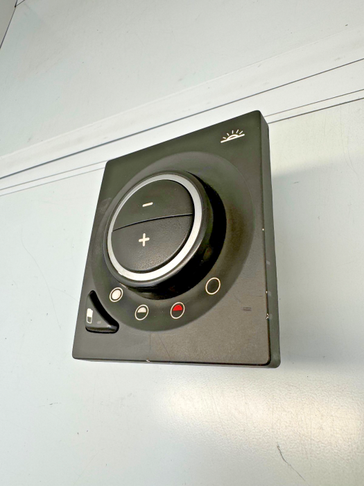 Volvo FH4/FM4 Interior Light Control Panel 22049578-P02 22562599 Euro 6 Used view 5