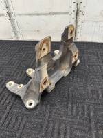 DAF XF106 Crossmember Bracket 1955639 1764125 1764124 Frame Mount Euro 6 Used view 5