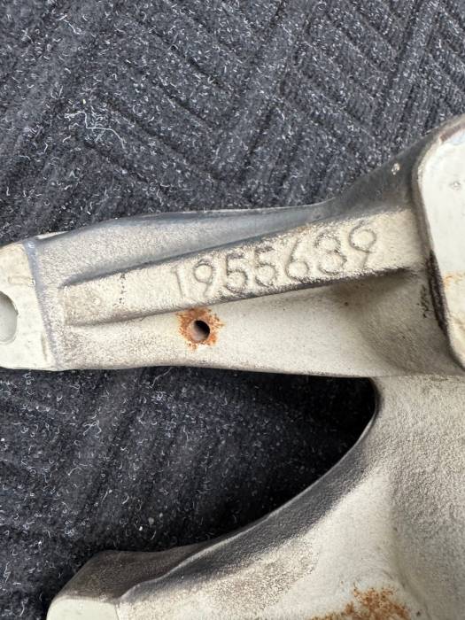 DAF XF106 Crossmember Bracket 1955639 1764125 1764124 Frame Mount Euro 6 Used view 7