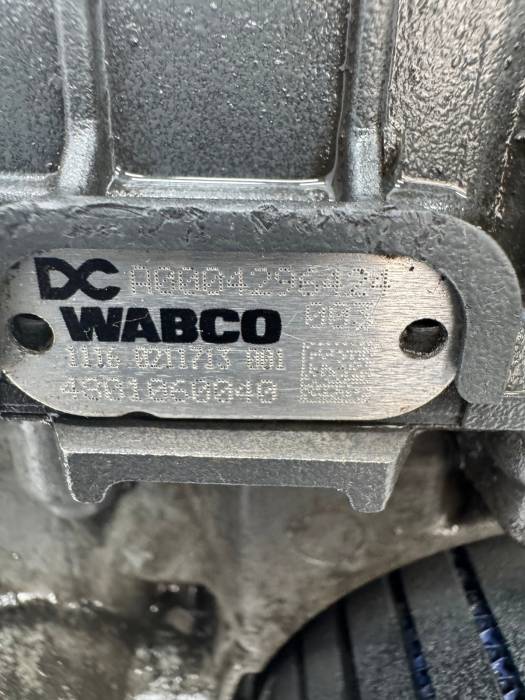 Mercedes Actros/Arocs EBS Axle Modulator A0004296424 4801060040 Rear Euro 6 view 3