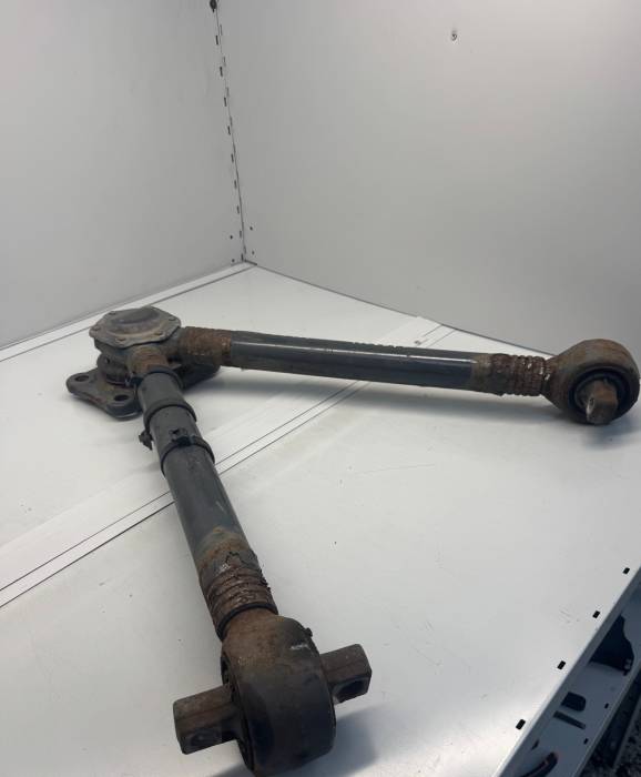 DAF CF65/CF75/LF55 V-Stay Torque Rod A-Frame 1368270 1361651 1390932 Rear Used view 4