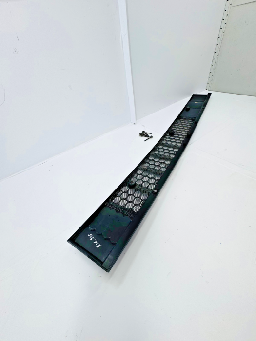 MAN TGX Air Intake Grille 81082015939 81082015913 81082015883 Front Euro 6 Used view 5