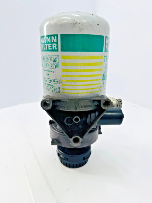 MAN TGX Air Dryer Assembly Knorr-Bremse 81521026370 LA8212 K017711 Euro 5/6 view 8