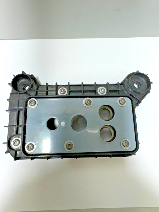 MAN TGX Oil Module Housing 81619410355 81.61941-0355 D20 D26 Engine Genuine Used view 4