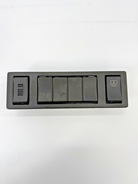 Volvo FH4/FH FM FMX Switch Panel Frame 82858859 Dash Console Euro 6 Used view 5