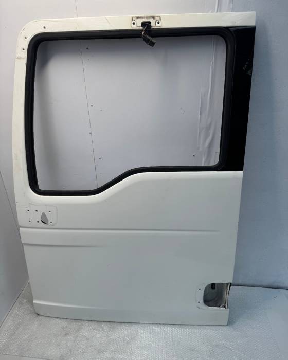 MAN TGX/TGA Left Front Door Shell 81626004129 81626004117 81626004109 Euro 5/6 view 3