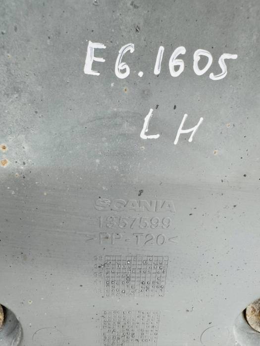 Scania 4 Series P/G/R/T Rear Mudguard Wing 1357599 2302630 LH Used OEM view 4